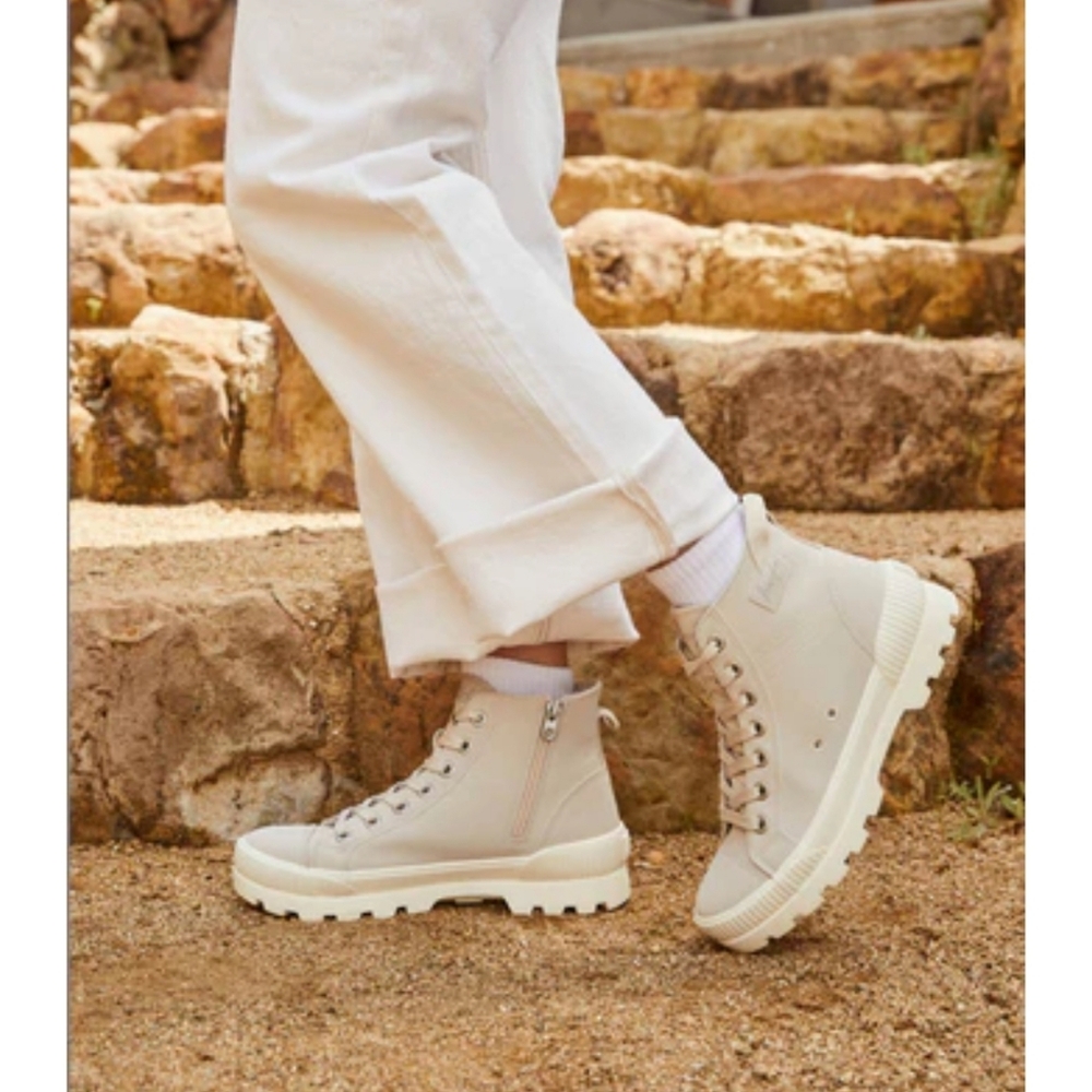 Blowfish Mailbu Forever Lug Sole Sneaker Women's 10 NWT/Box - Picture 2 of 11
